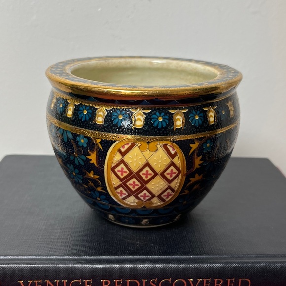 Vintage 1990's Ming Dynasty Inspired Butterflies & Birds Fish Bowl Flower Pot - Picture 2 of 6